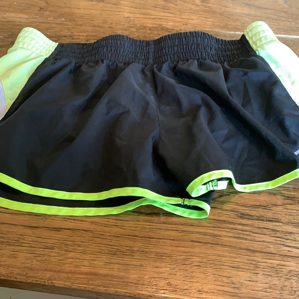 Nike shorts - Picture 3 of 4